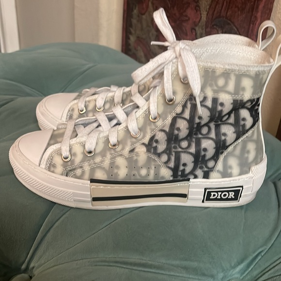 High tops - Picture 2 of 3